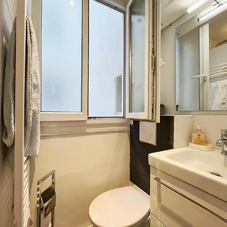 Studio Sacre-coeur 아파트 *